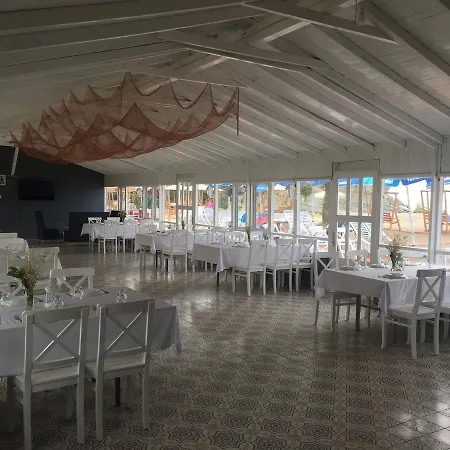 Bed and breakfast Parla Beach Club Otel *